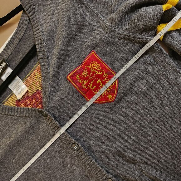 Harry Potter Cardigan Womens L Gray Varsity Gryffindor Embroidered Patch Button - Picture 6 of 7